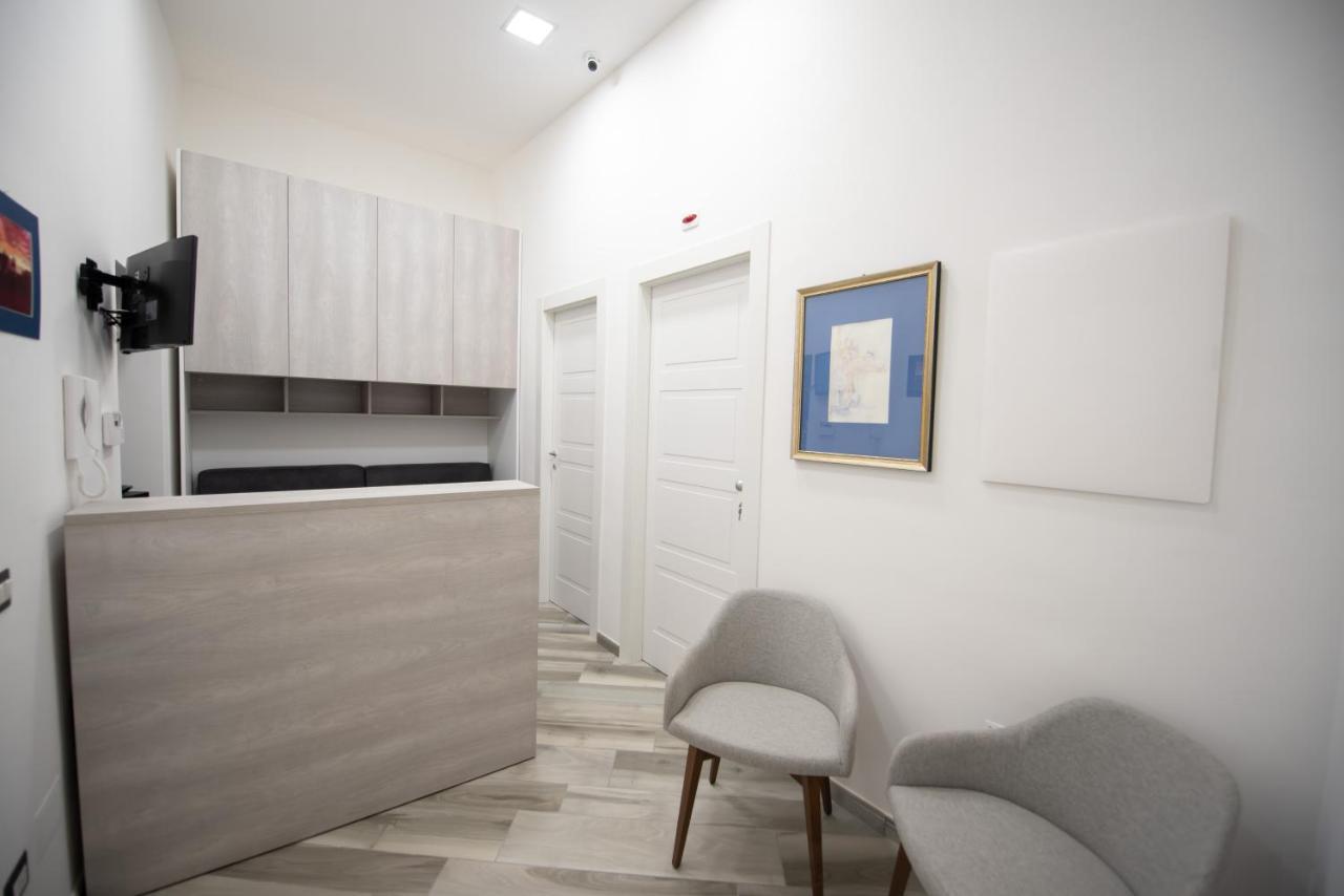 Hermes Rooms For Tourists เนเปิลส์ ภายนอก รูปภาพ