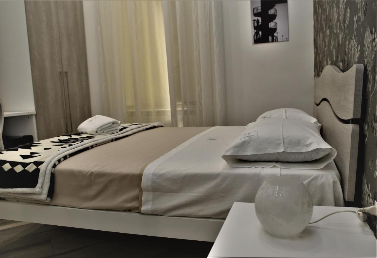 Hermes Rooms For Tourists เนเปิลส์ ภายนอก รูปภาพ