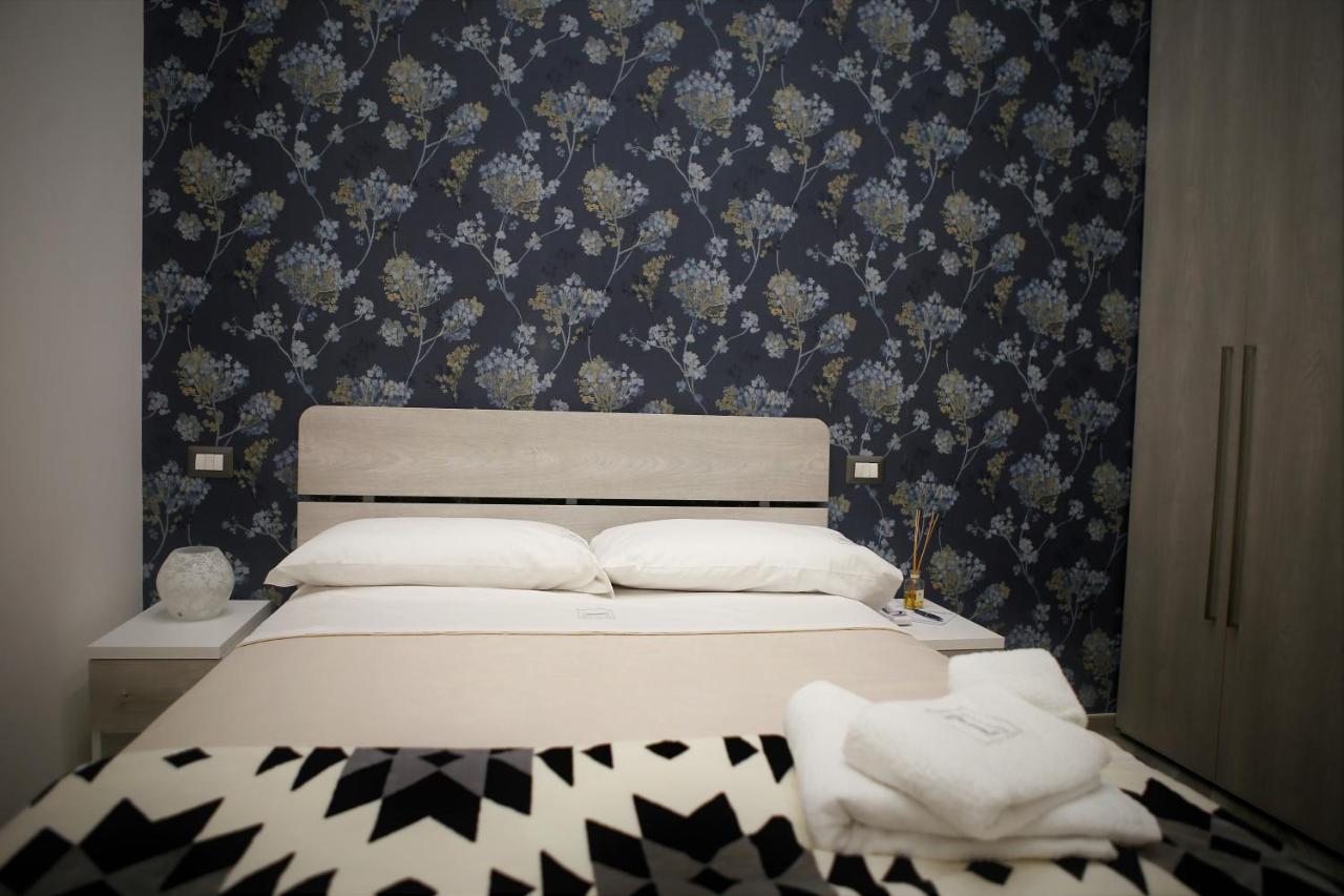 Hermes Rooms For Tourists เนเปิลส์ ภายนอก รูปภาพ