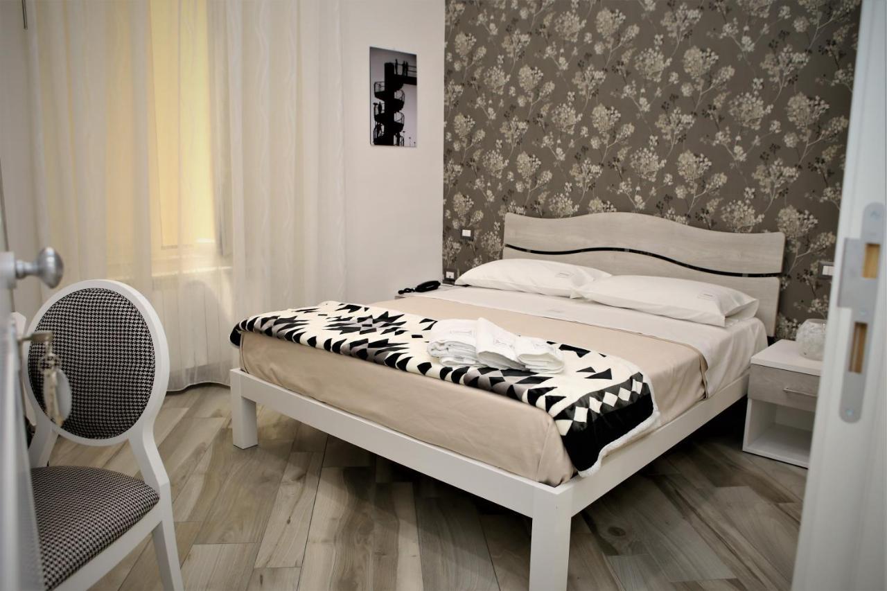 Hermes Rooms For Tourists เนเปิลส์ ภายนอก รูปภาพ