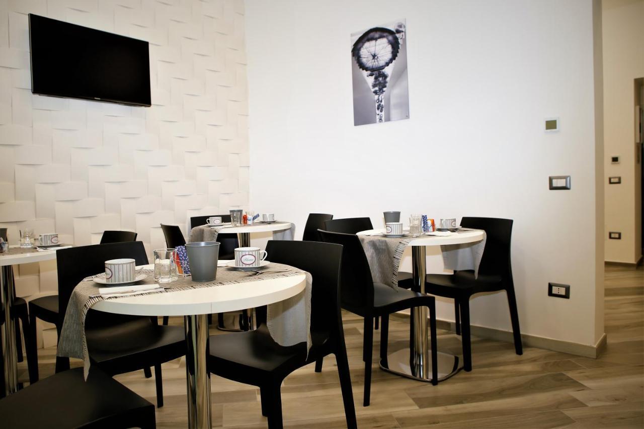 Hermes Rooms For Tourists เนเปิลส์ ภายนอก รูปภาพ