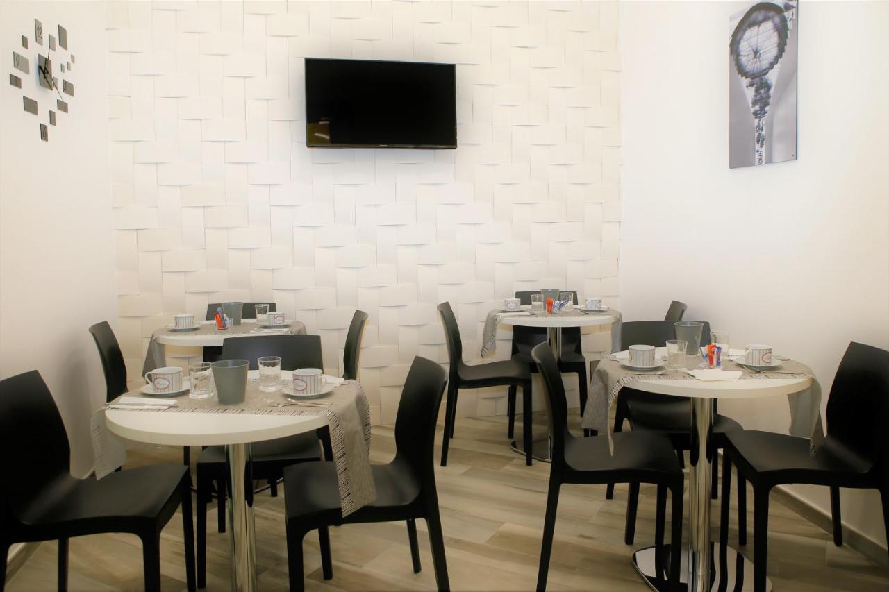 Hermes Rooms For Tourists เนเปิลส์ ภายนอก รูปภาพ